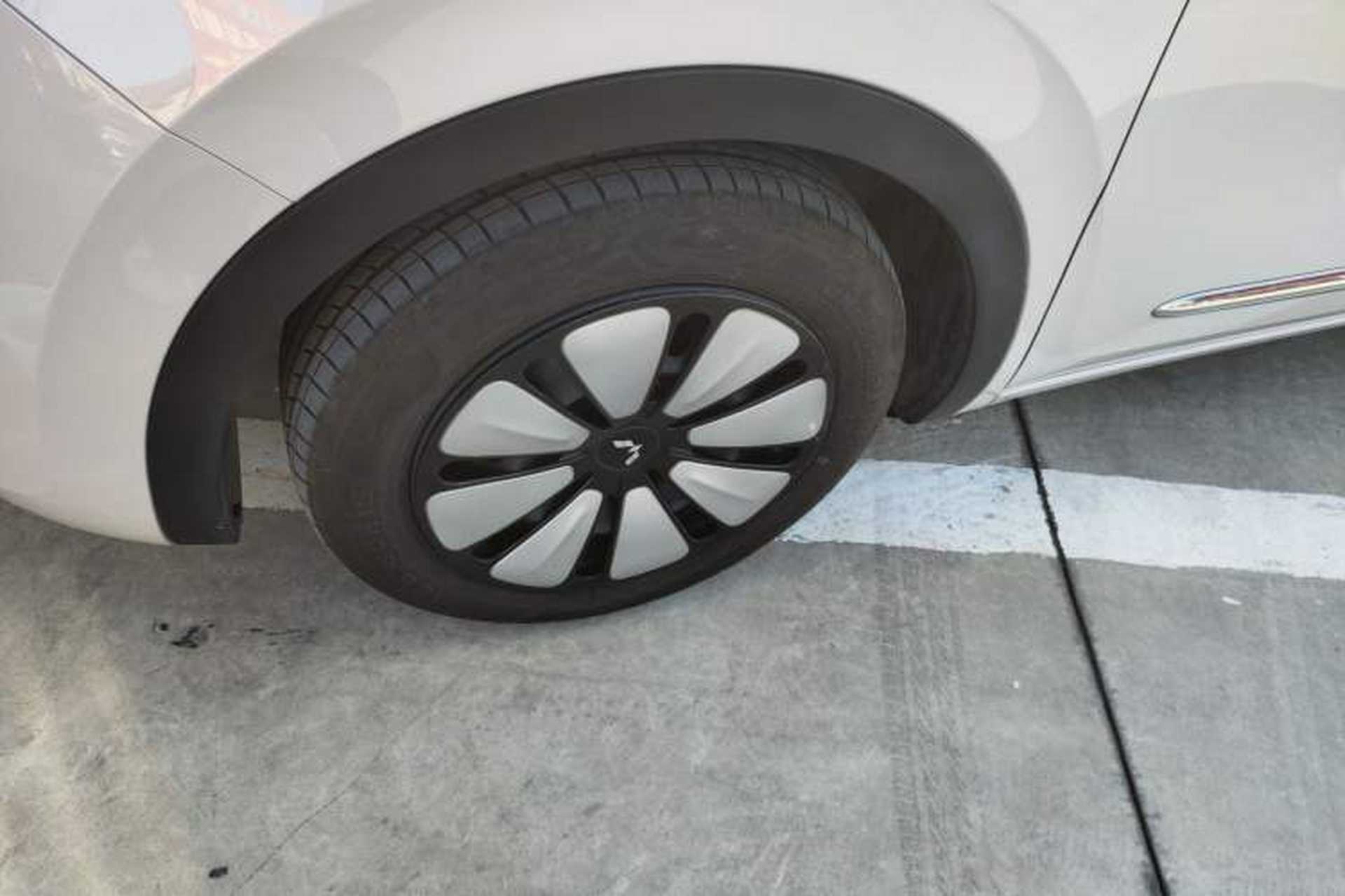 Used Wuling Bingo 2023 333 km Enjoyment Version Left Front Wheel Hub