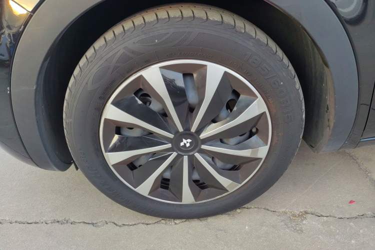 Used Wuling Bingo 2023 333 km Lingxi Connected Version Left Front Wheel Hub