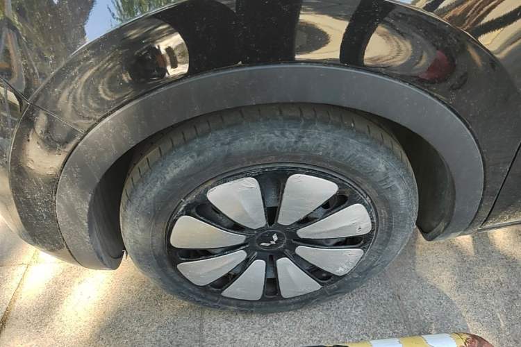 Used Wuling Bingo 2023 333 km Enjoyment Version Left Front Wheel Hub