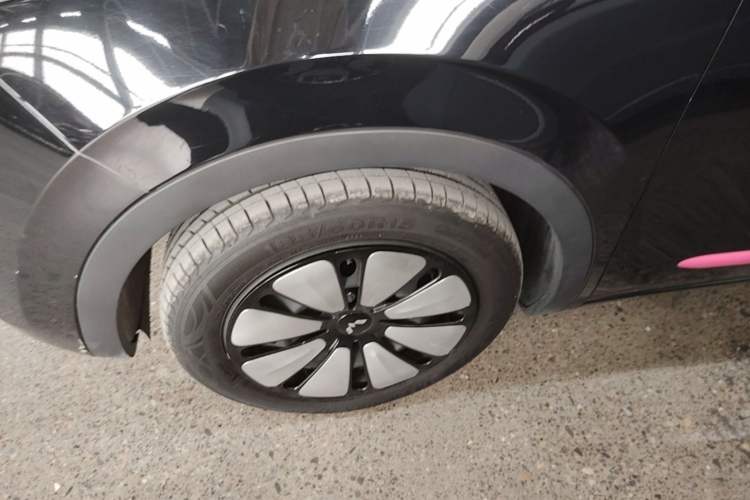 Used Wuling Bingo 2023 203km Comfort Edition Left Front Wheel Hub