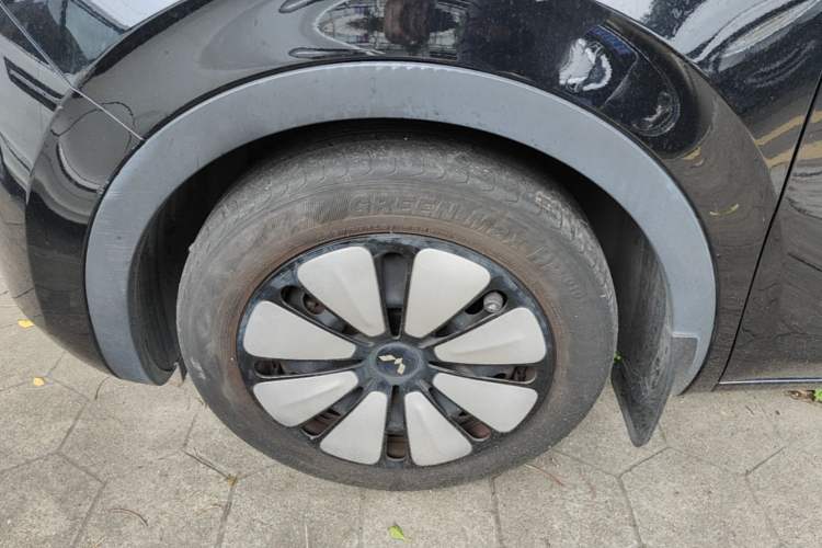 Used Wuling Bingo 2023 333 km Enjoyment Version Left Front Wheel Hub
