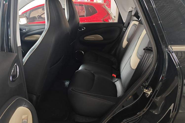 Used Wuling Bingo 2023 333 km Lingxi Connected Version Left Rear Seat