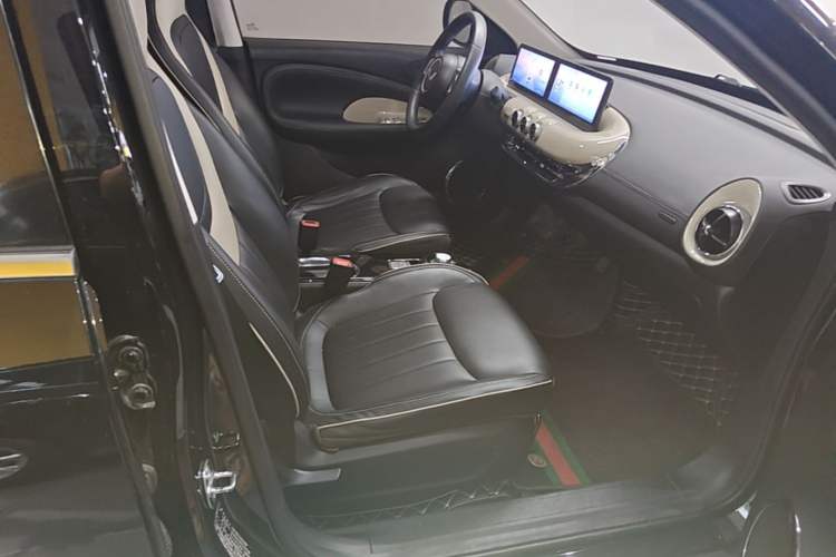 Used Wuling Bingo 2023 333 km Lingxi Connected+ Version Right Front Seat
