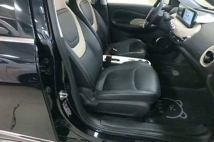 Used Wuling Bingo 2023 333 km Enjoyment Version Right Front Seat