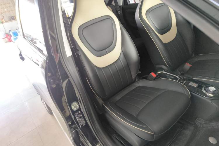 Used Wuling Bingo 2023 333 km Enjoyment Version Right Front Seat