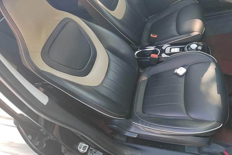 Used Wuling Bingo 2023 333 km Enjoyment Version Right Front Seat