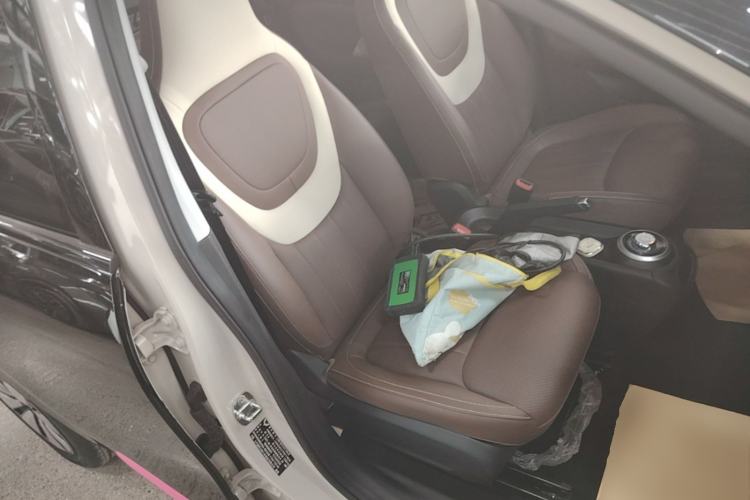 Used Wuling Bingo 2023 203km Comfort Edition Right Front Seat
