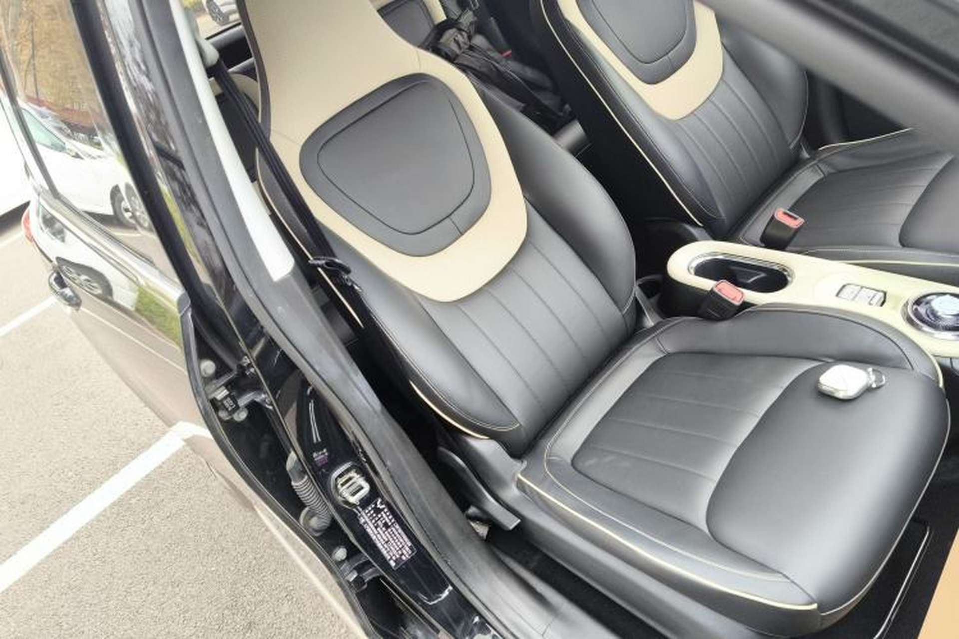 Used Wuling Bingo 2023 333 km Lingxi Connected Version Right Front Seat