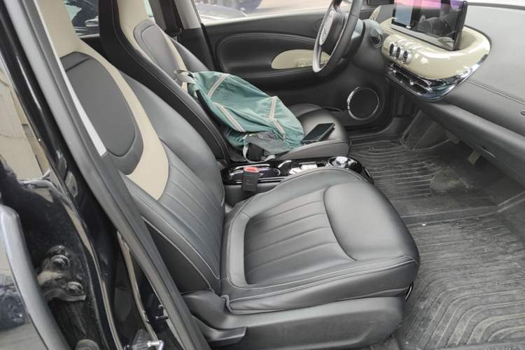 Used Wuling Bingo 2023 333 km Enjoyment Version Right Front Seat