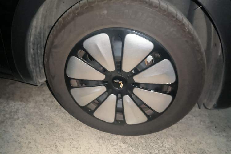Used Wuling Bingo 2023 333 km Lingxi Connected Version Right Front Wheel Hub