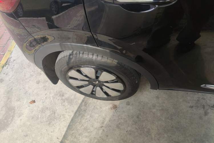 Used Wuling Bingo 2023 333 km Lingxi Connected Version Right Rear Wheel Hub