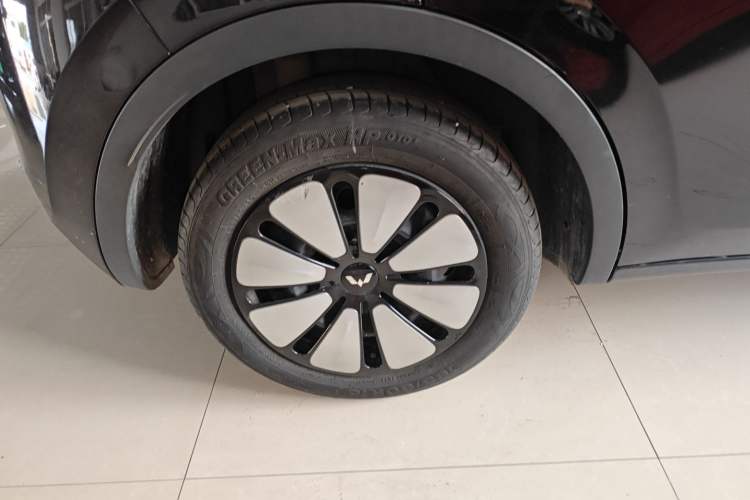 Used Wuling Bingo 2023 333 km Lingxi Connected Version Right Rear Wheel Hub
