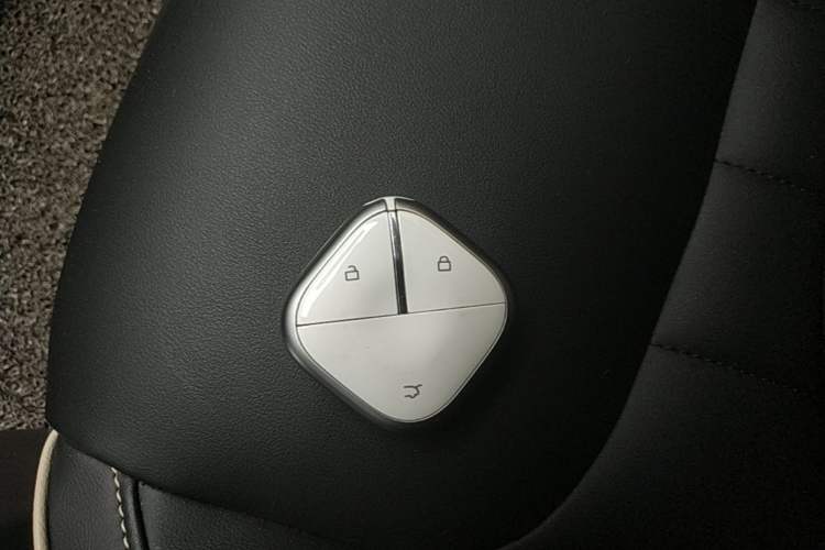 Used Wuling Bingo 2023 333 km Lingxi Connected+ Version Vehicle Key