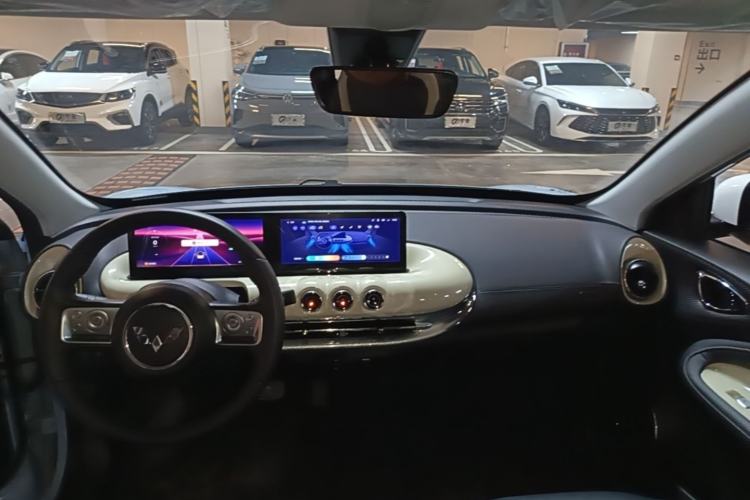 Used Wuling Bingo 2023 410 km Lingxi Deluxe Edition Center Console