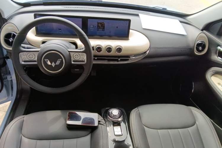 Used Wuling Bingo 2023 410 km Lingxi Deluxe Edition Center Console