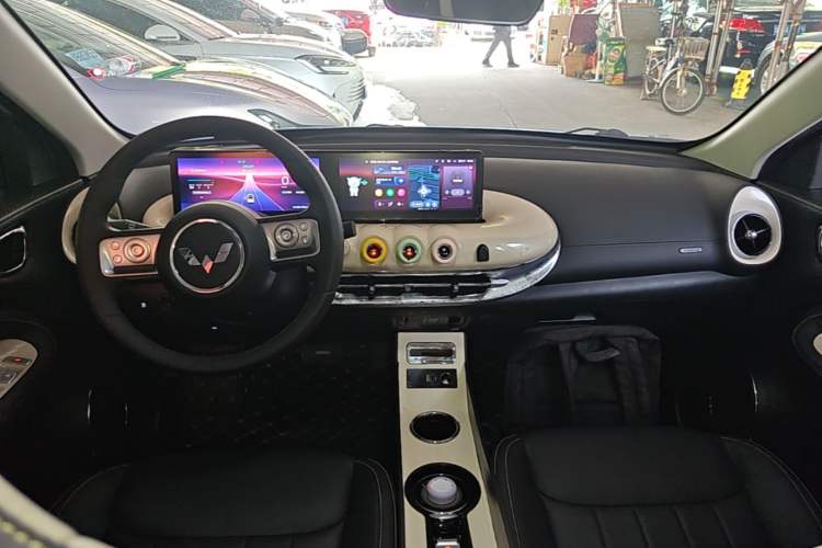 Used Wuling Bingo 2023 410 km Lingxi Deluxe Edition Center Console