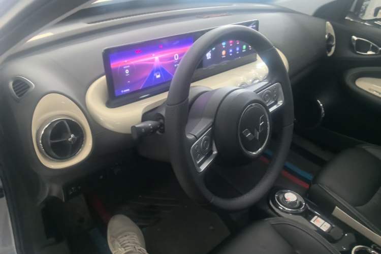 Used Wuling Bingo 2023 410 km Lingxi Deluxe Edition Center Console