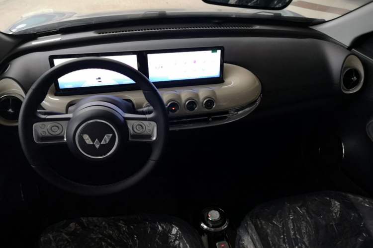 Used Wuling Bingo 2023 410 km Lingxi Deluxe Edition Center Console