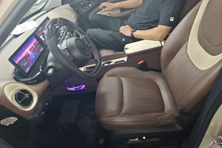Used Wuling Bingo 2023 333 km Lingxi Connected+ Version Left Front Seat