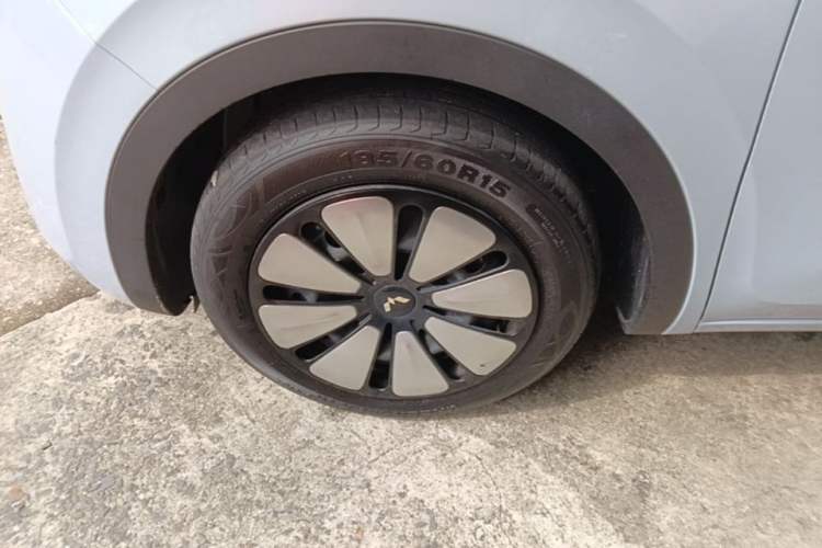 Used Wuling Bingo 2023 410 km Lingxi Deluxe Edition Left Front Wheel Hub