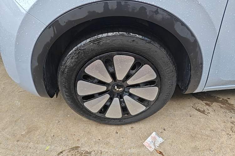 Used Wuling Bingo 2023 410 km Lingxi Deluxe Edition Left Front Wheel Hub