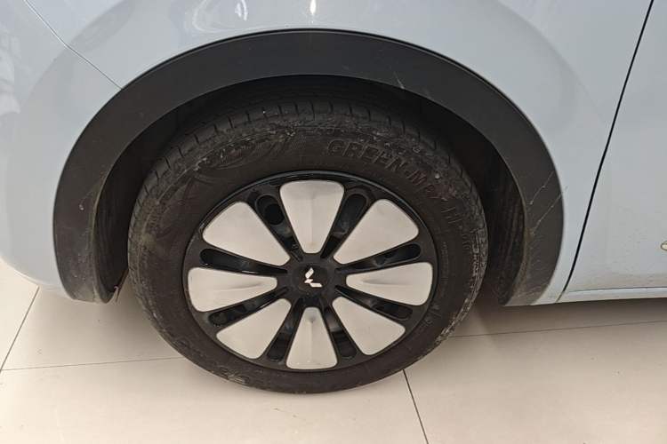 Used Wuling Bingo 2023 410 km Lingxi Deluxe Edition Left Front Wheel Hub