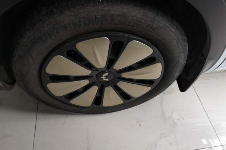 Used Wuling Bingo 2023 410 km Lingxi Deluxe Edition Left Front Wheel Hub