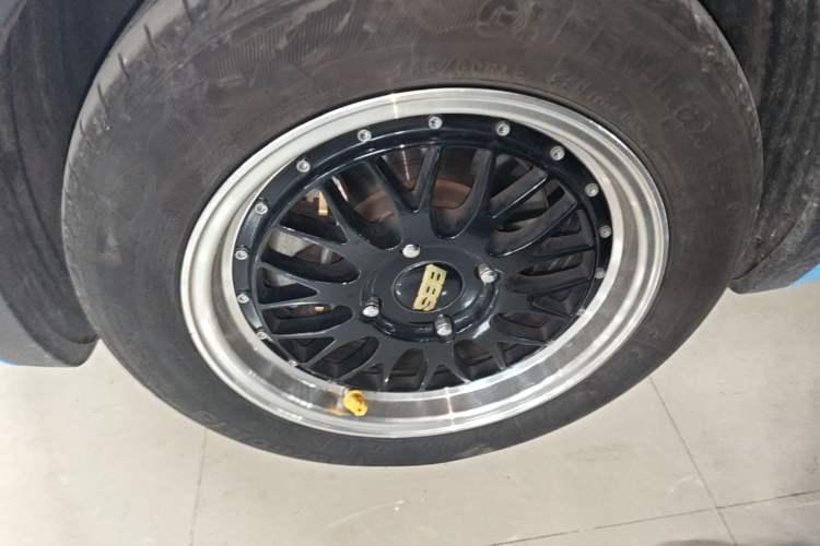 Used Wuling Bingo 2023 333 km Lingxi Connected+ Version Left Front Wheel Hub