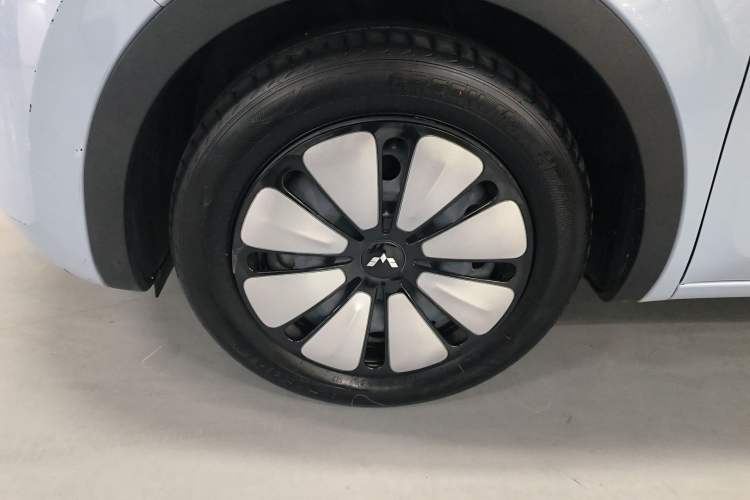 Used Wuling Bingo 2023 410 km Lingxi Deluxe Edition Left Front Wheel Hub