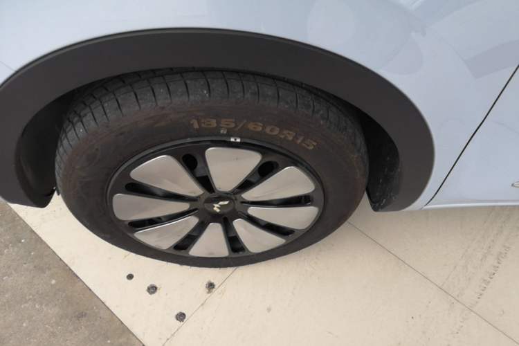 Used Wuling Bingo 2023 410 km Lingxi Deluxe Edition Left Front Wheel Hub