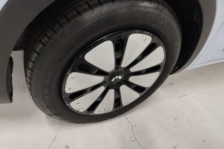 Used Wuling Bingo 2023 410 km Lingxi Deluxe Edition Left Front Wheel Hub