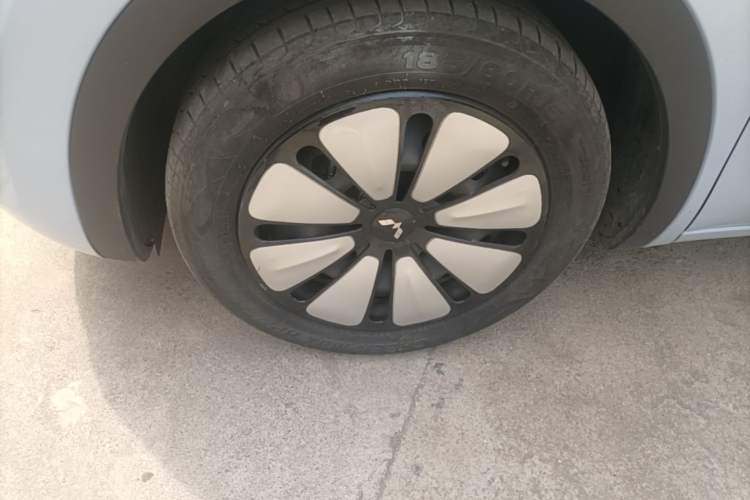 Used Wuling Bingo 2023 410 km Lingxi Deluxe Edition Left Front Wheel Hub