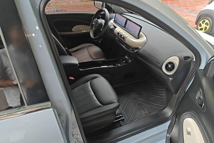 Used Wuling Bingo 2023 410 km Lingxi Deluxe Edition Right Front Seat