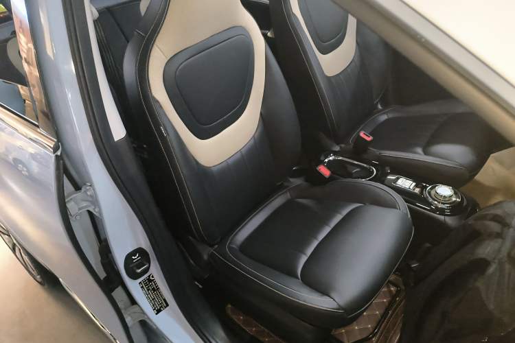 Used Wuling Bingo 2023 410 km Lingxi Deluxe Edition Right Front Seat