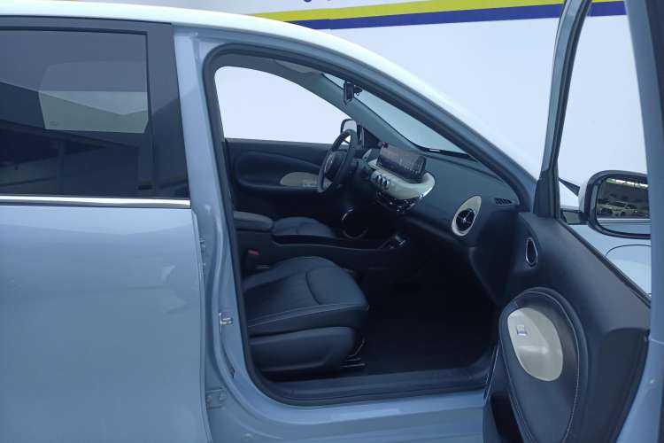 Used Wuling Bingo 2023 333 km Lingxi Connected+ Version Right Front Seat