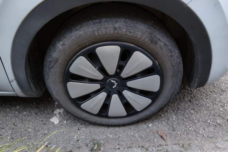 Used Wuling Bingo 2023 410 km Lingxi Deluxe Edition Right Front Wheel Hub