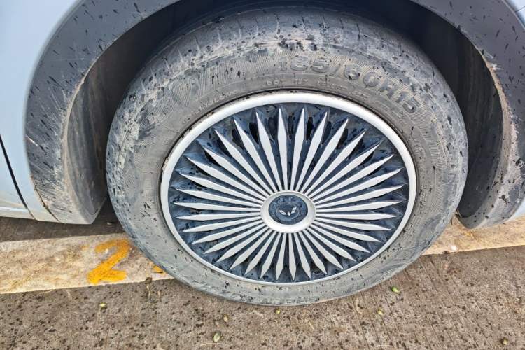 Used Wuling Bingo 2023 333 km Lingxi Connected Version Right Front Wheel Hub