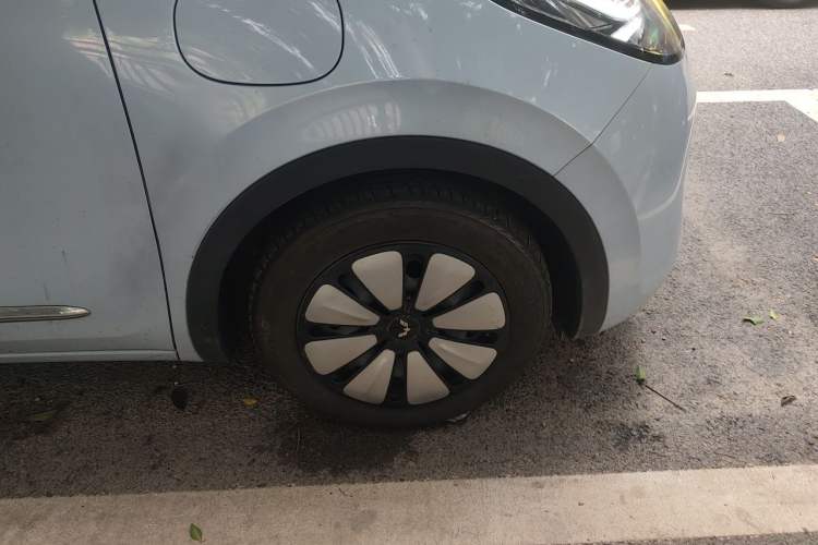 Used Wuling Bingo 2023 410 km Lingxi Deluxe Edition Right Front Wheel Hub