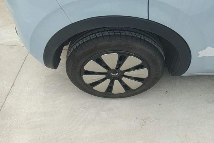 Used Wuling Bingo 2023 333 km Lingxi Connected+ Version Right Rear Wheel Hub