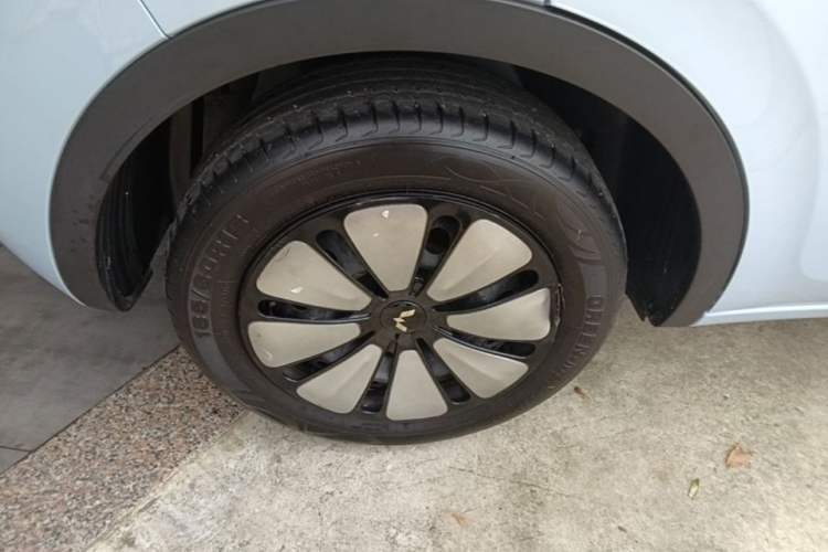 Used Wuling Bingo 2023 410 km Lingxi Deluxe Edition Right Rear Wheel Hub