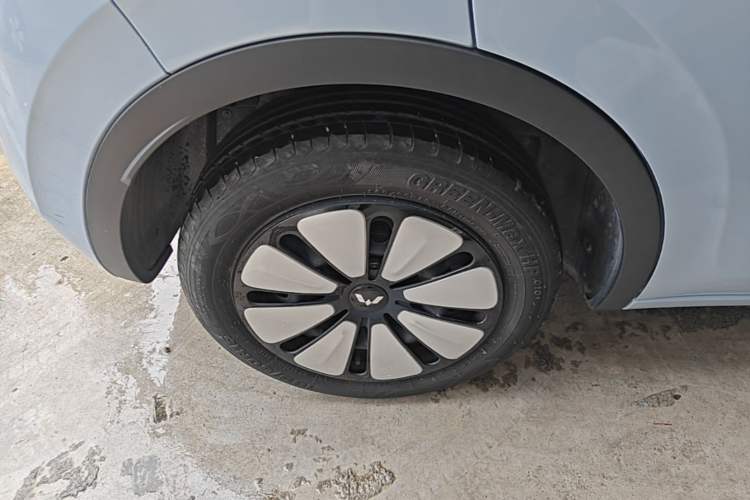 Used Wuling Bingo 2023 410 km Lingxi Deluxe Edition Right Rear Wheel Hub