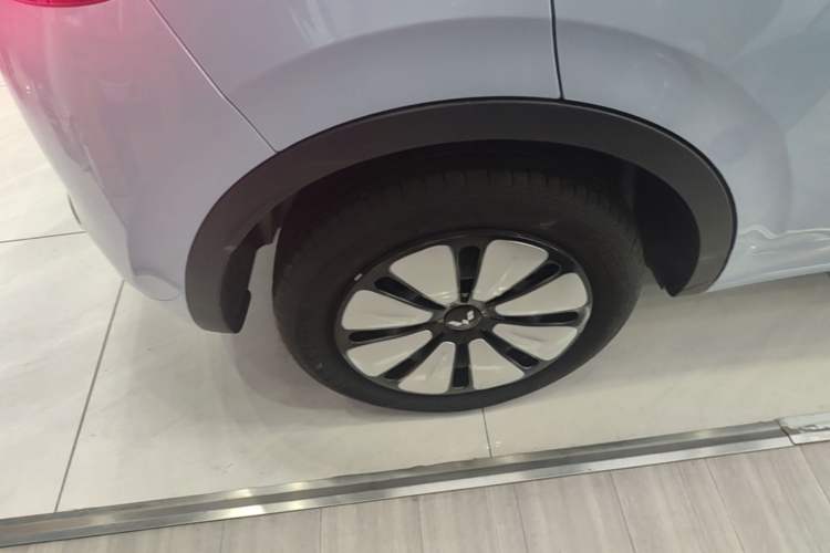 Used Wuling Bingo 2023 333km Enjoy+ Version Right Rear Wheel Hub