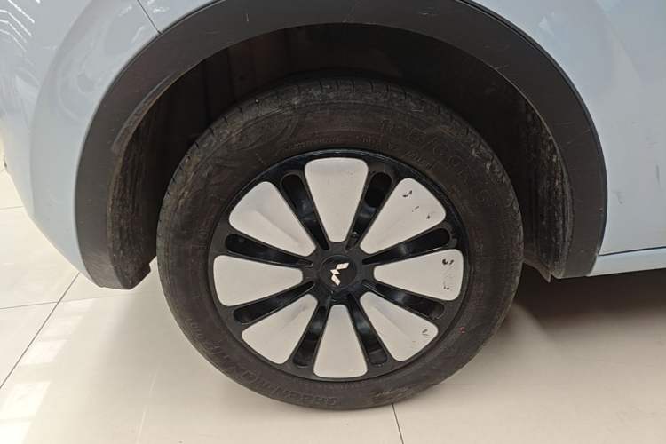 Used Wuling Bingo 2023 410 km Lingxi Deluxe Edition Right Rear Wheel Hub