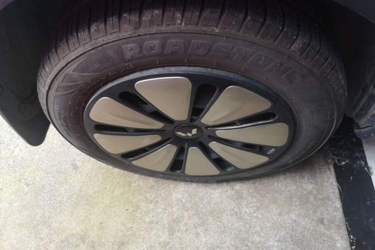 Used Wuling Bingo 2023 410 km Lingxi Deluxe Edition Right Rear Wheel Hub