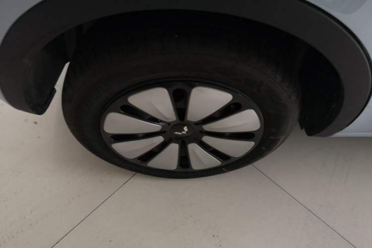 Used Wuling Bingo 2023 410 km Lingxi Deluxe Edition Right Rear Wheel Hub
