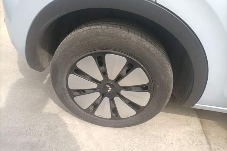 Used Wuling Bingo 2023 410 km Lingxi Deluxe Edition Right Rear Wheel Hub