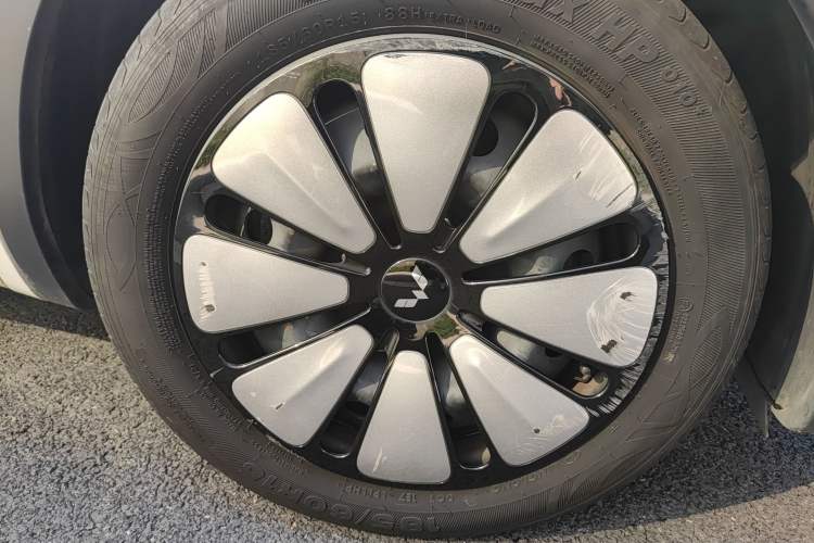 Used Wuling Bingo 2023 333 km Lingxi Connected+ Version Right Front Wheel Hub