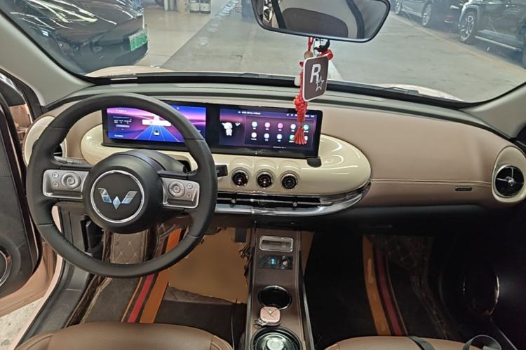 Used Wuling Bingo 2023 410 km Lingxi Deluxe Edition Center Console