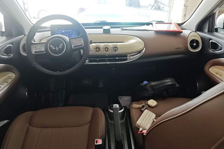 Used Wuling Bingo 2023 203km Comfort Edition Center Console