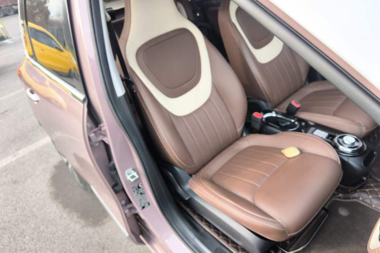 Used Wuling Bingo 2023 333 km Lingxi Connected Version Right Front Seat